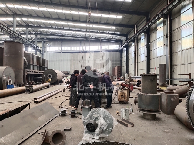 廣東客戶通過這次考察對炭化爐有了更深入、更全面地了解